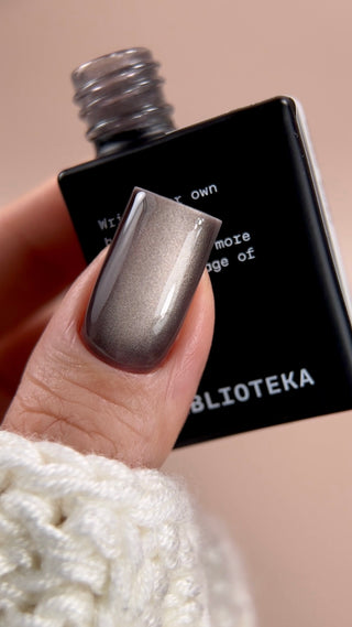 BIBLIOTEKA CAT EYE GEL POLISH № 01 MOON DUST – COOL SILVERY SHINE, 10 ML