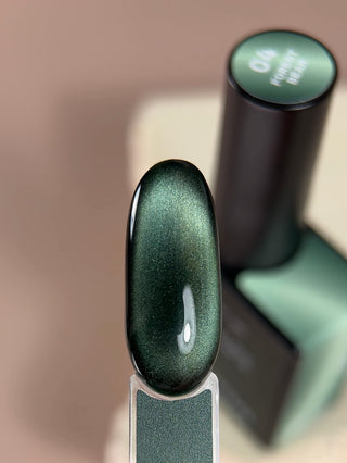 BIBLIOTEKA CAT EYE GEL POLISH № 04 FOREST BEAM – EMERALD WITH A SHIMMER, 10 ML