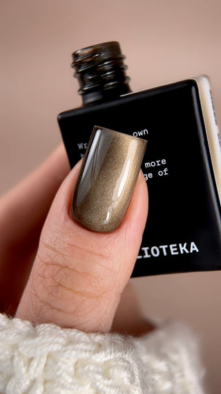 BIBLIOTEKA CAT EYE GEL POLISH № 05 AMBER RAY – WARM GOLD, 10 ML