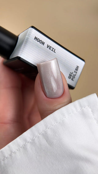 Cat Eye Gel Polish № 09 Moon Veil – delicate silvery white, 10 ml
