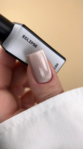 Cat Eye Gel Polish № 16 Eclipse – Silver-Gray, 10 ml
