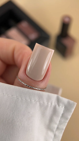 BIBLIOTEKA GEL POLISH № 33 MERE – LIGHT BROWN, 10 ML